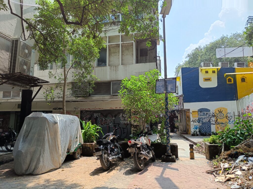 fron-view-Safdarjung-Enclave-Market-Delhi