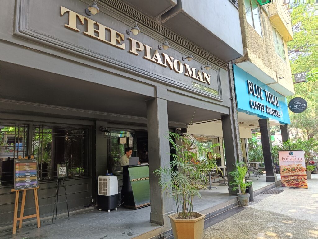 the-pianoman-safdarjung-enclave-market-delhi